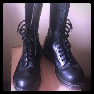 14 hole steel toe Doc Marten’s (Dr. Martens) 7.5/8